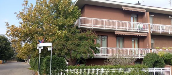 casa indipendente in vendita a Voghera