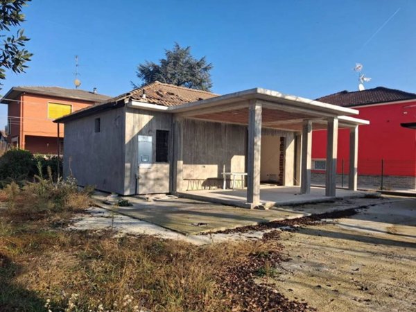 casa indipendente in vendita a Voghera in zona Campoferro