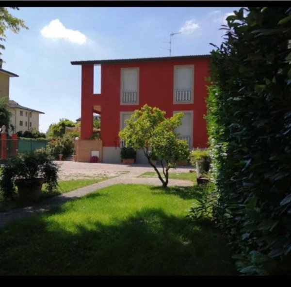 casa indipendente in vendita a Voghera