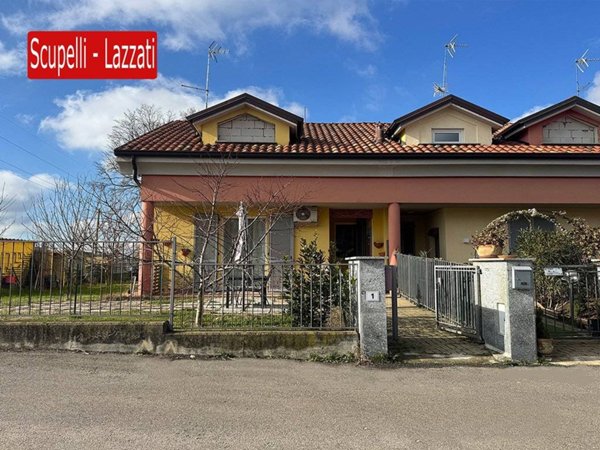 casa indipendente in vendita a Voghera