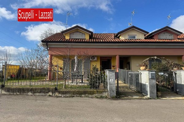 casa indipendente in vendita a Voghera