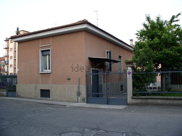 casa indipendente in vendita a Voghera