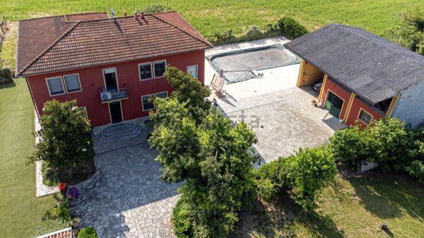 casa indipendente in vendita a Voghera