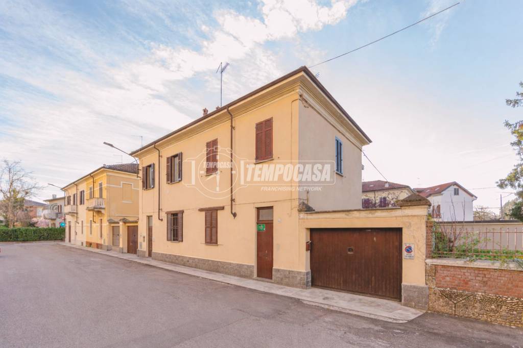 casa indipendente in vendita a Voghera