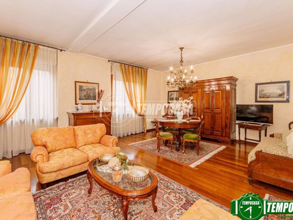 casa indipendente in vendita a Voghera