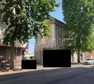 negozio in vendita a Voghera