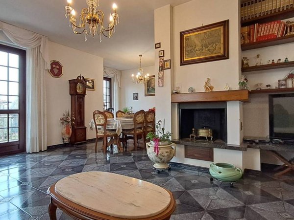 casa indipendente in vendita a Voghera in zona Valle