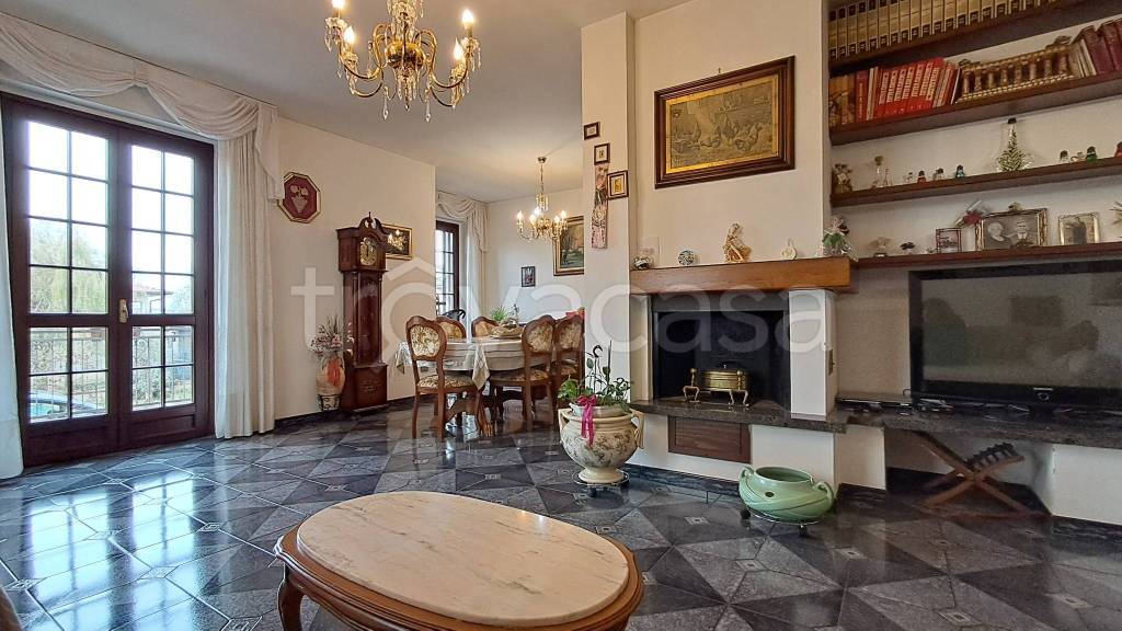 casa indipendente in vendita a Voghera in zona Valle