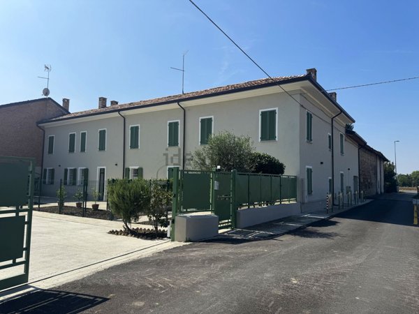 casa indipendente in vendita a Voghera