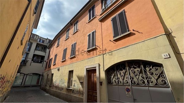 esavano in vendita a Voghera