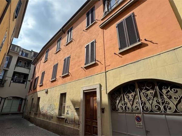 esavano in vendita a Voghera