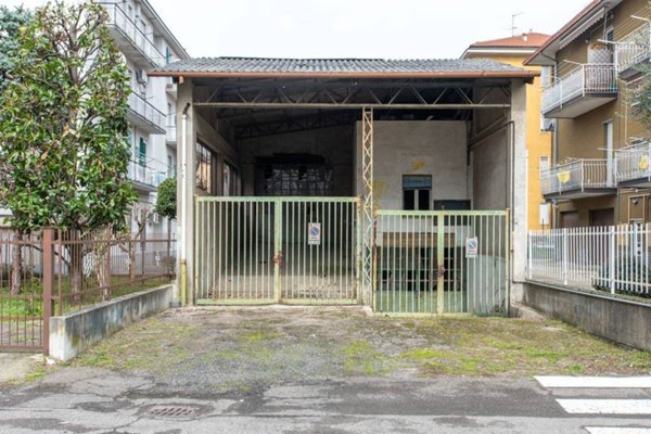 negozio in vendita a Voghera