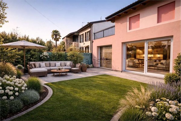 casa indipendente in vendita a Voghera