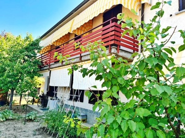 casa indipendente in vendita a Voghera