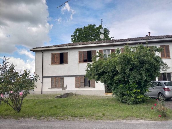 intera palazzina in vendita a Voghera in zona Medassino