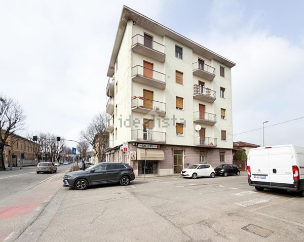 appartamento in vendita a Voghera in zona Medassino