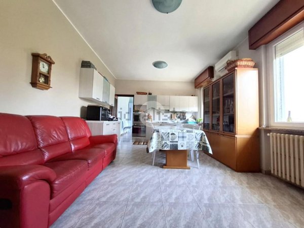 casa indipendente in vendita a Voghera