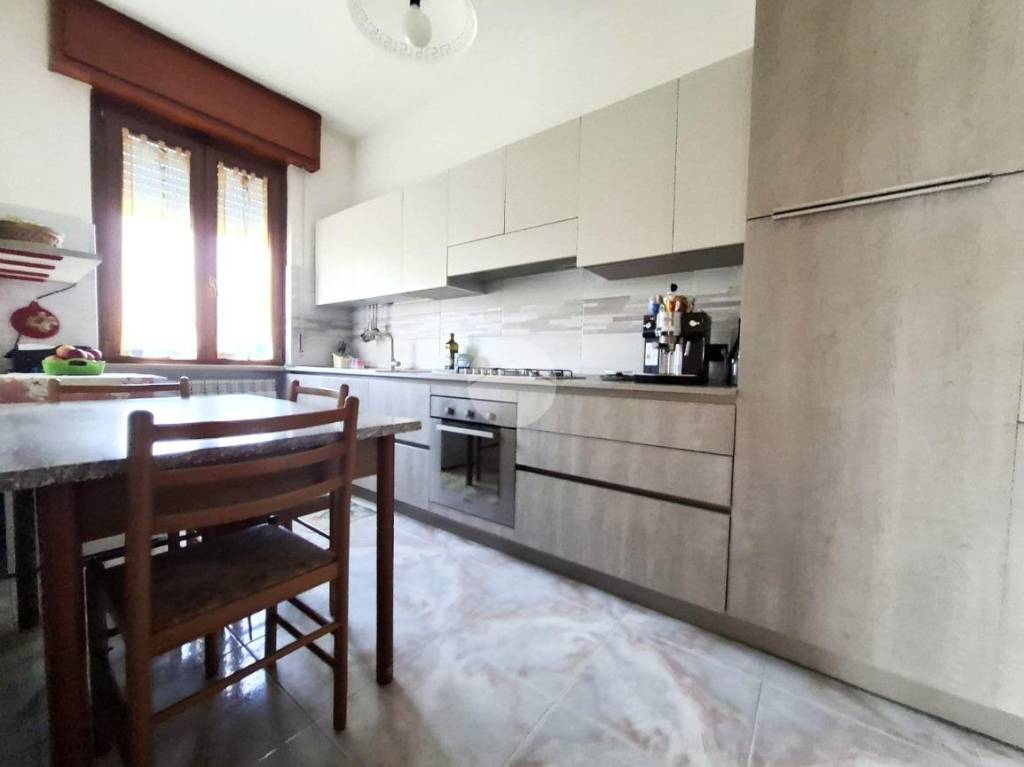 casa indipendente in vendita a Voghera