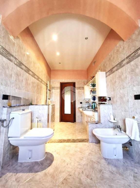 casa indipendente in vendita a Voghera in zona Medassino