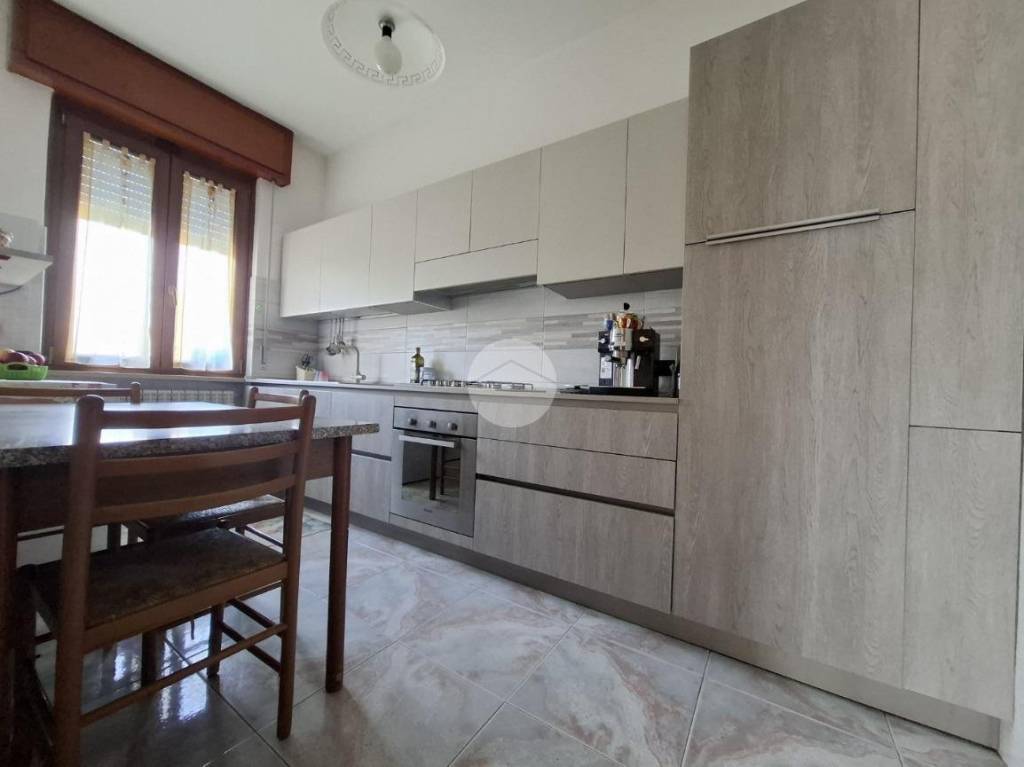 casa indipendente in vendita a Voghera