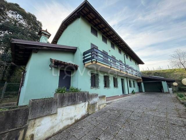 casa indipendente in vendita a Voghera