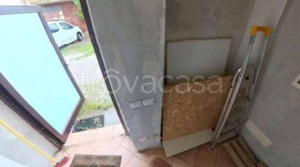 negozio in vendita a Voghera