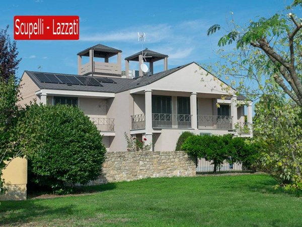 casa indipendente in vendita a Voghera