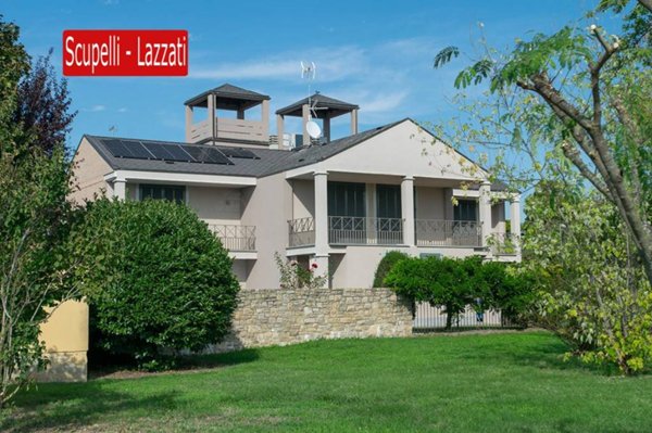 casa indipendente in vendita a Voghera