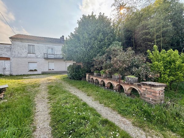 casa indipendente in vendita a Voghera