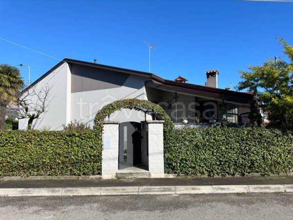 casa indipendente in vendita a Voghera