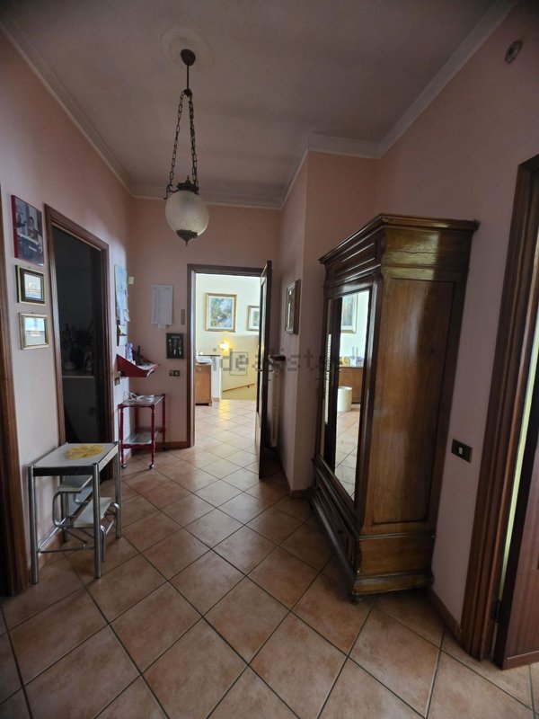 casa indipendente in vendita a Voghera