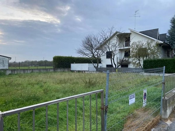 terreno edificabile in vendita a Voghera in zona Campoferro