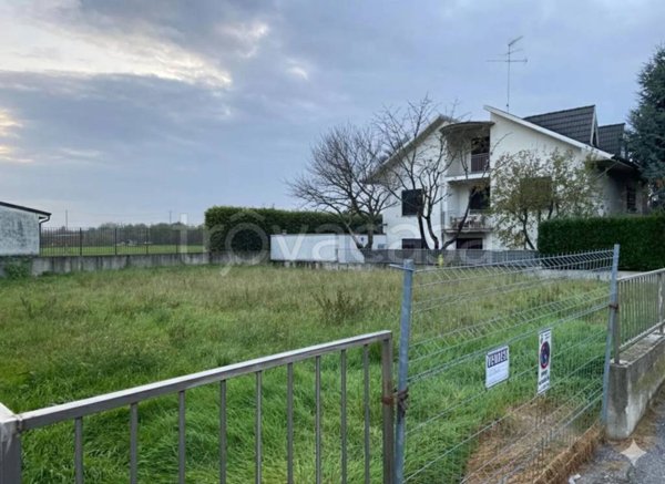 casa indipendente in vendita a Voghera