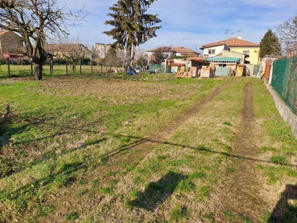 terreno agricolo in vendita a Voghera in zona Medassino