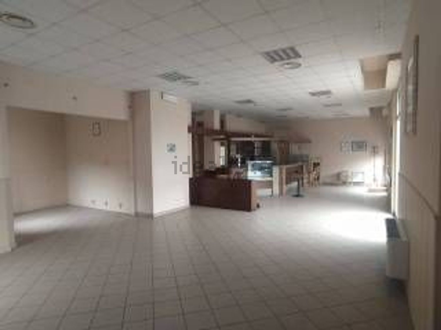 locale commerciale in vendita a Voghera