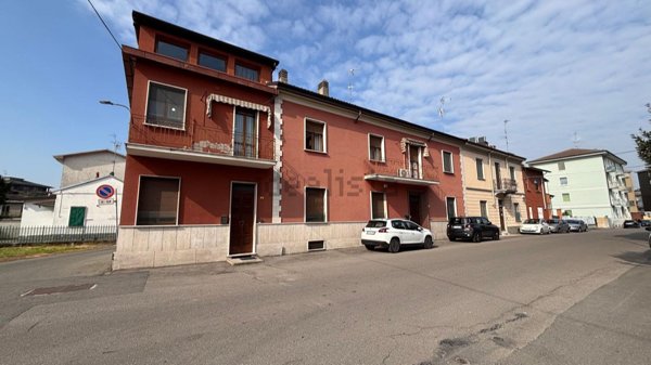 casa indipendente in vendita a Voghera