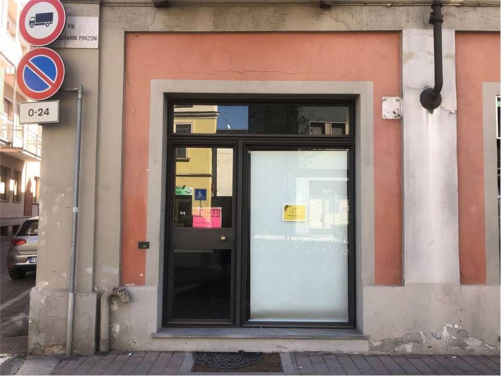 negozio in vendita a Voghera