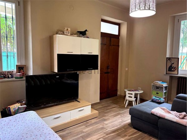 casa indipendente in vendita a Voghera