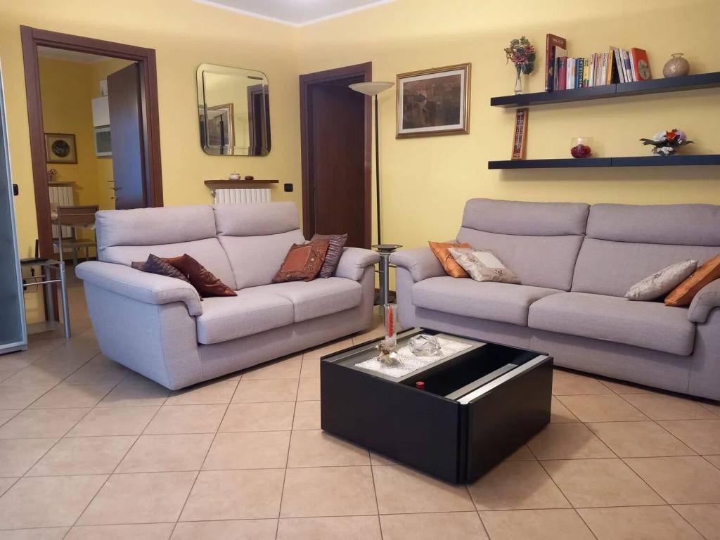 appartamento in vendita a Voghera in zona Medassino