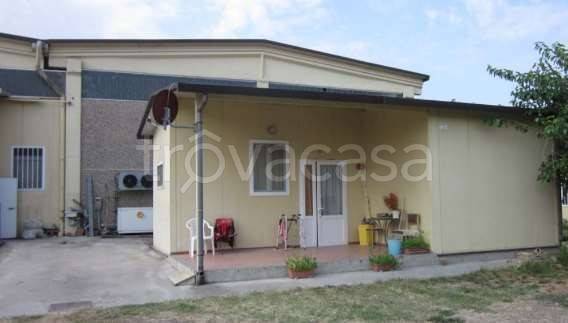 capannone in vendita a Voghera