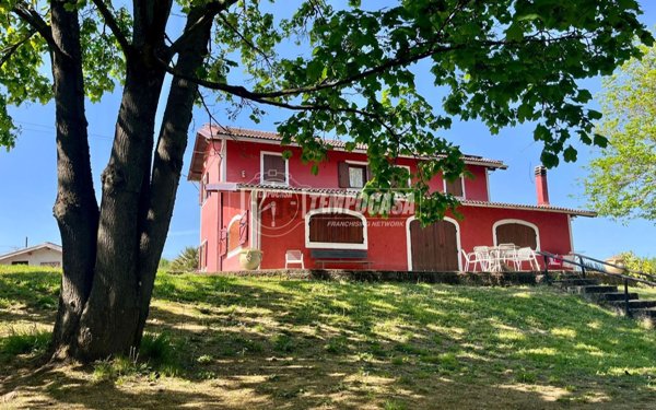 casa indipendente in vendita a Voghera