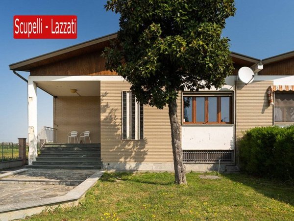 casa indipendente in vendita a Voghera in zona Campoferro