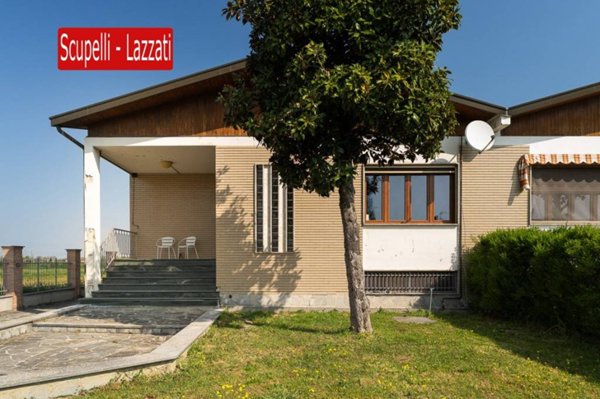 casa indipendente in vendita a Voghera
