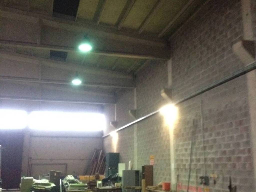 locale commerciale in vendita a Voghera in zona Medassino