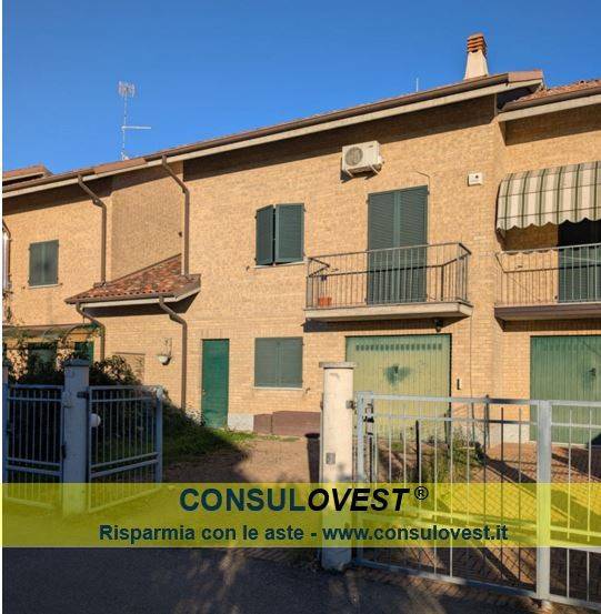 casa indipendente in vendita a Voghera