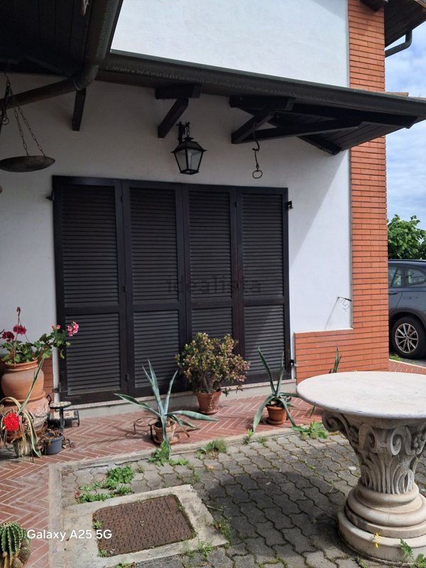 casa indipendente in vendita a Voghera