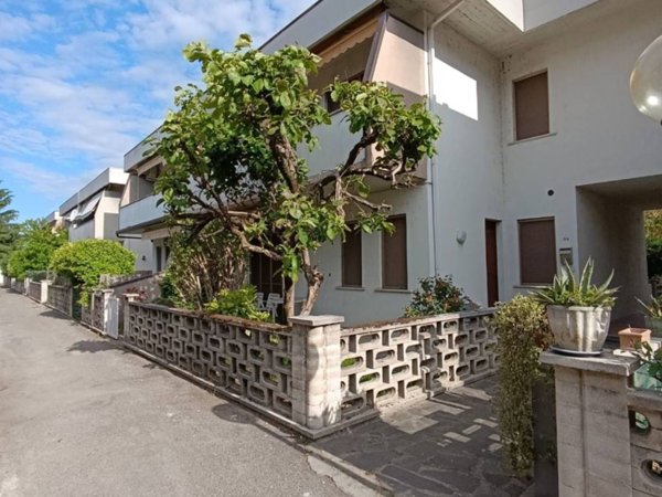 casa indipendente in vendita a Voghera