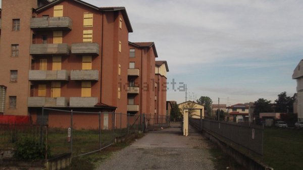 appartamento in vendita a Voghera in zona Medassino