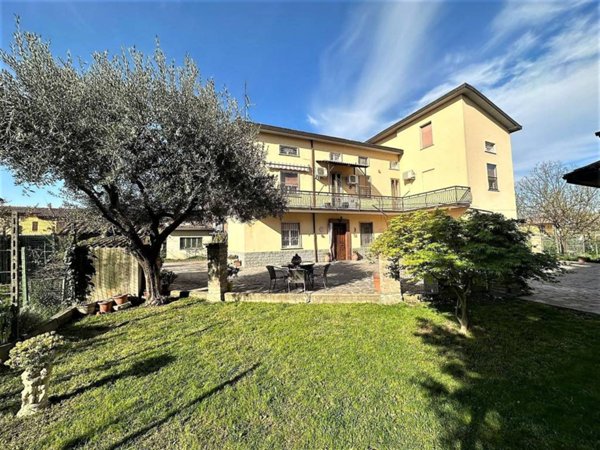 casa indipendente in vendita a Voghera in zona Medassino