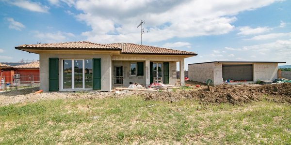 casa indipendente in vendita a Voghera in zona Valle